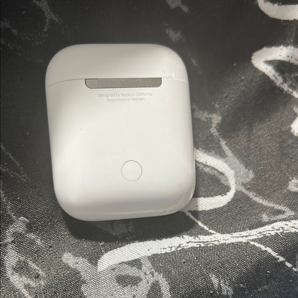 Apple AirPods Charging Case